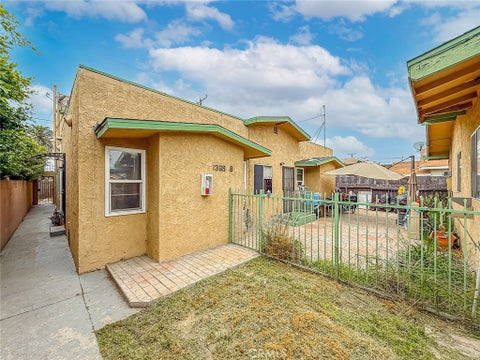 Photo of 1403 Lemon Avenue, Long Beach, CA 90813 (MLS # SR26107777)