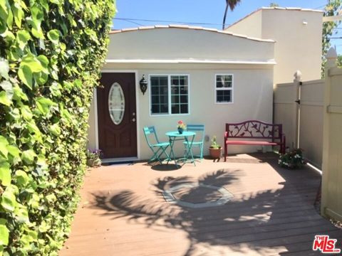 Photo of 1348 S Curson Avenue, Los Angeles, CA 90019 (MLS # 26638191)