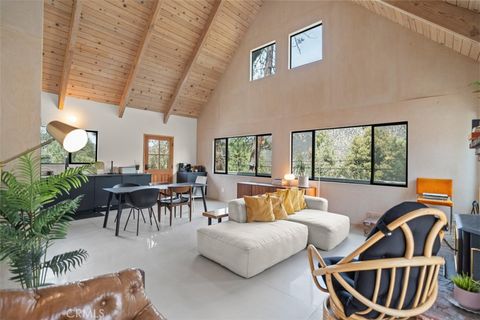 Photo of 2220 Bernina Drive, Pine Mountain Club, CA 93222 (MLS # SR25109269)