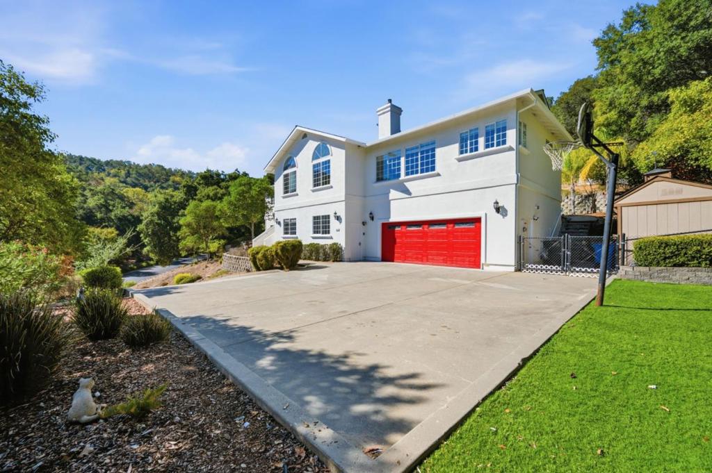1885 Hollyhock Lane