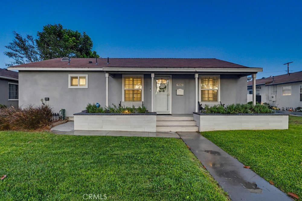 9542 Paramount