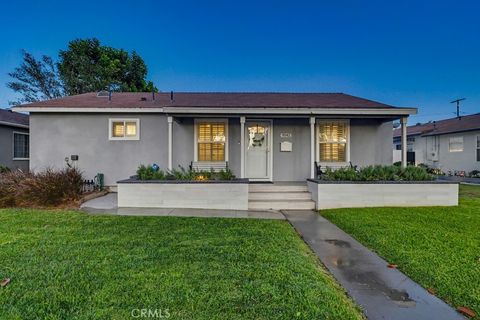 Photo of 9542 Paramount Blvd, Downey, CA 90240 (MLS # DW26084131)