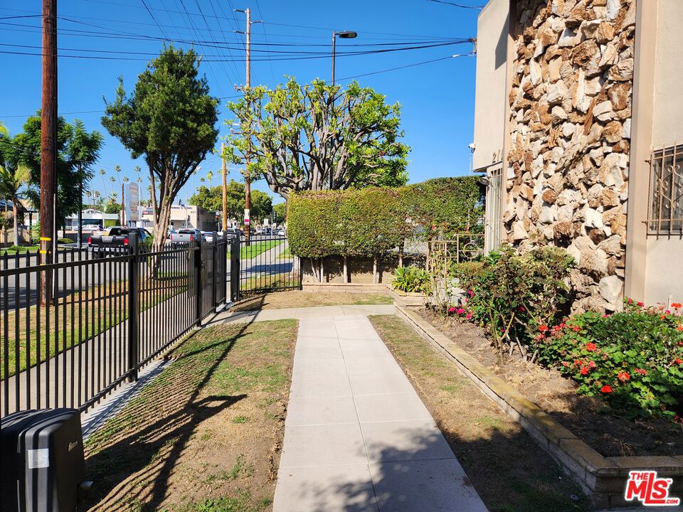 216 S Inglewood Avenue