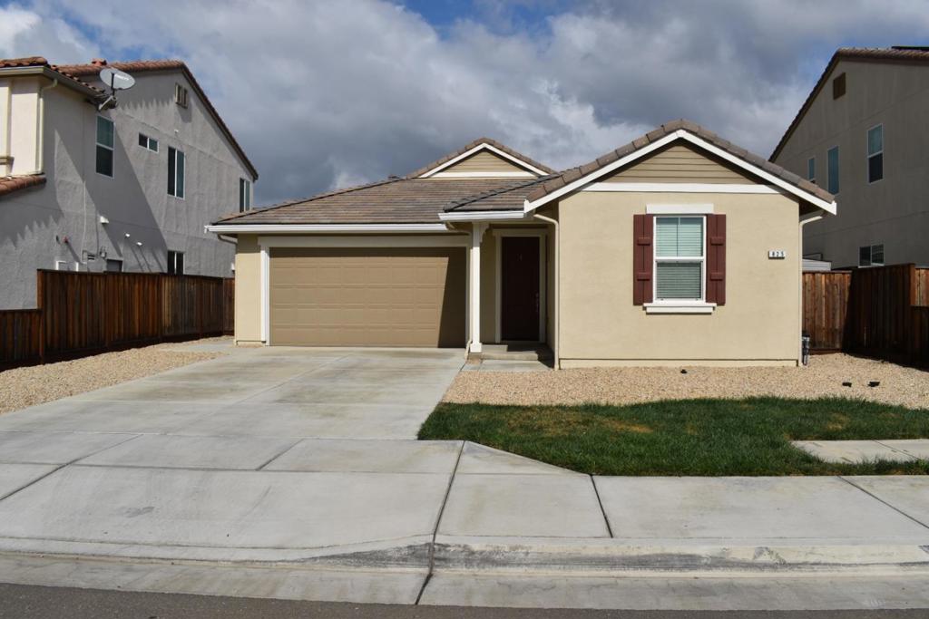 Photo of 825 Fulton Way, Hollister, CA 95023 (MLS # ML82065667)