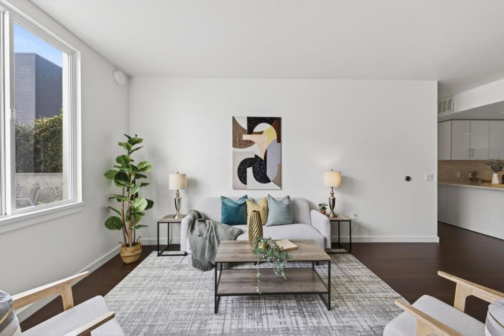 570 Innes Avenue 204