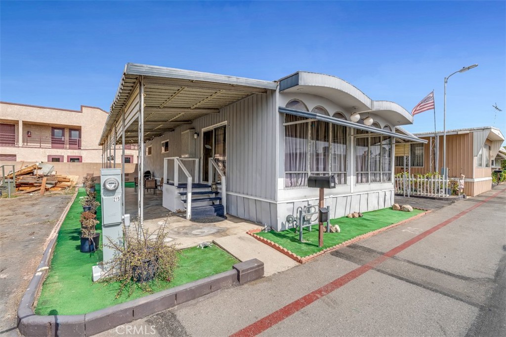 1045 N Azusa Avenue 215