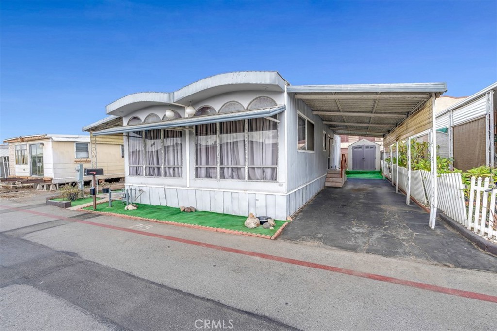 1045 N Azusa Avenue 215