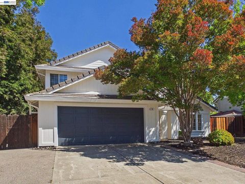 Photo of 66 Sparrow St St, Livermore, CA 94551 (MLS # 41133398)