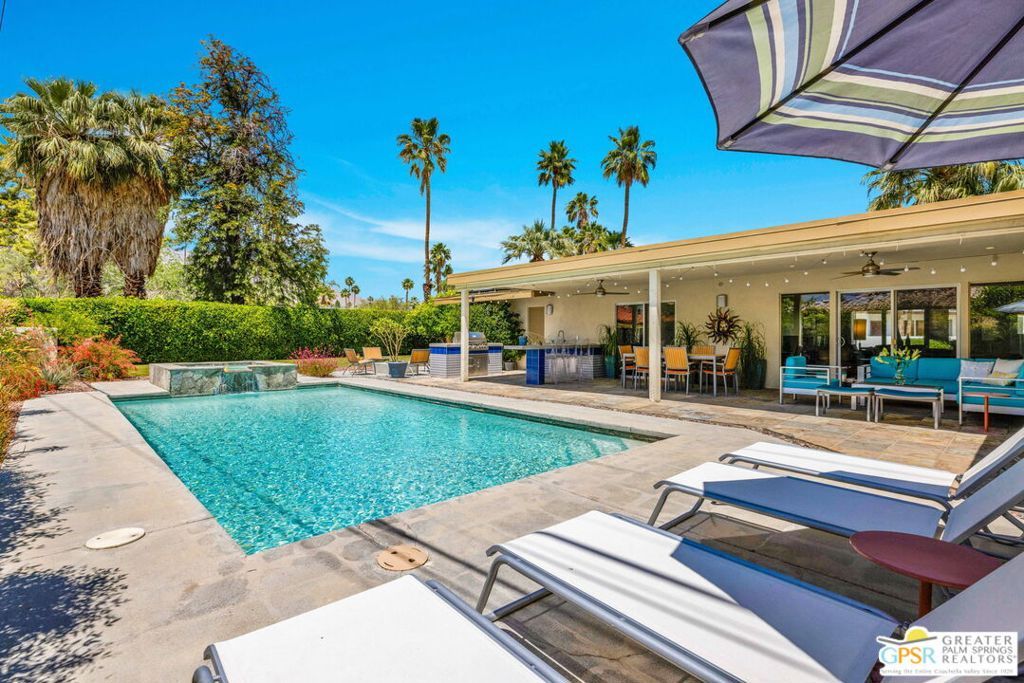 Photo of 1163 Pasatiempo Road, Palm Springs, CA 92262 (MLS # 25537033PS)