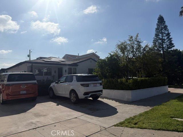 1122 N Beachwood