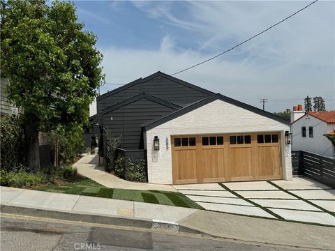 Photo of 865 10th Street, Manhattan Beach, CA 90266 (MLS # SB26081634)