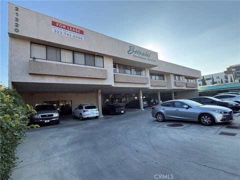 Photo of 21220 Devonshire St, Chatsworth, CA 91311 (MLS # CV25253544)