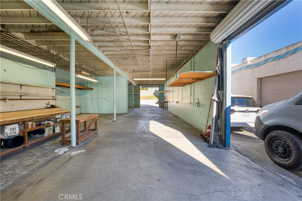 4643 W Rosecrans