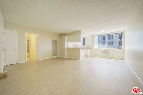 Photo of 456 S Harvard Boulevard, Los Angeles, CA 90020 (MLS # 25525945)