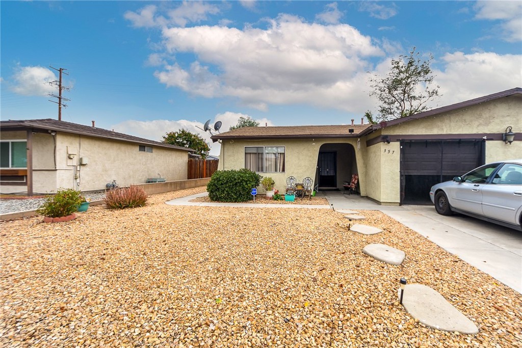 55 Plus community of Valle Hermosa located centrally in Hemet. Carpet in the living room and bedroom. Solid surface flooring in the dining and kitchen area. Cabinets and colors throughout are neutral. Ceiling fans and window coverings included. There is an enclosed sunroom in the back not included in the sq ft. Great investment opportunity, long term tenant would prefer to stay.