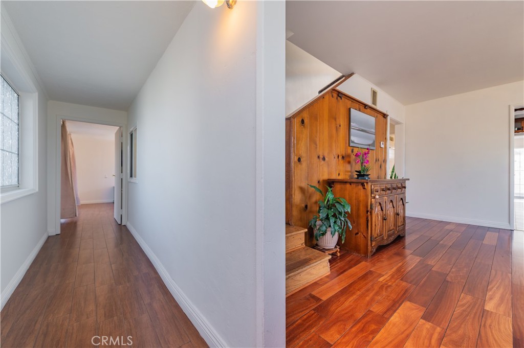 1104 N Fairvalley Avenue
