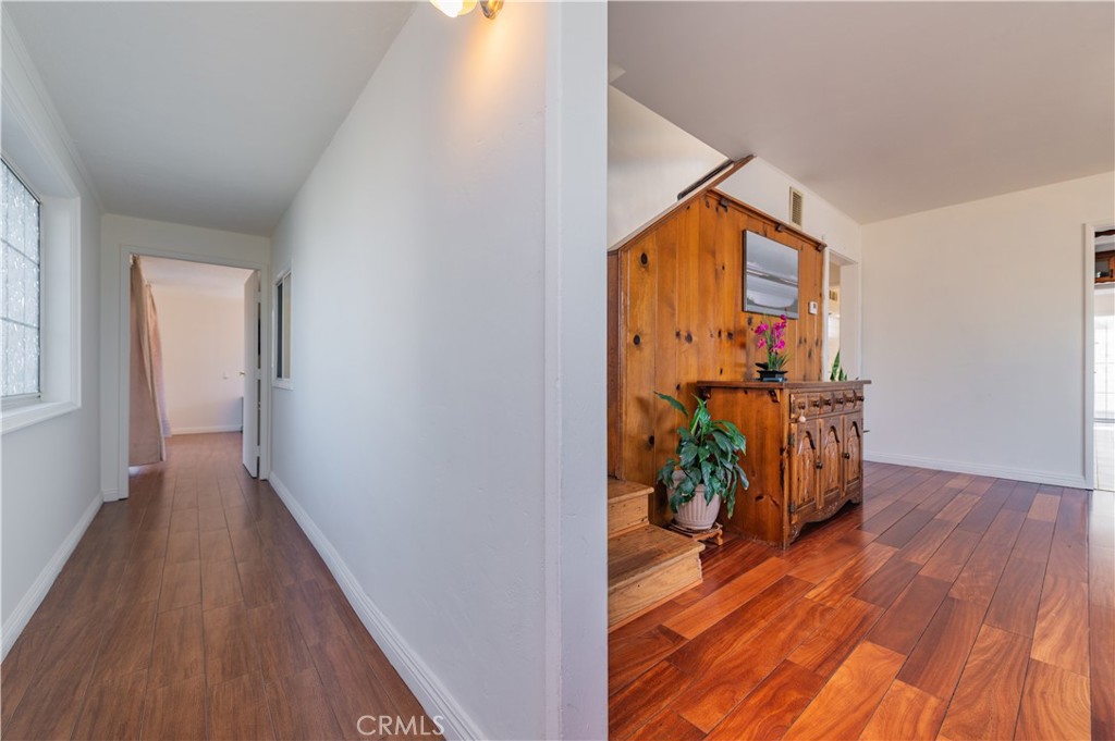 1104 N Fairvalley Avenue
