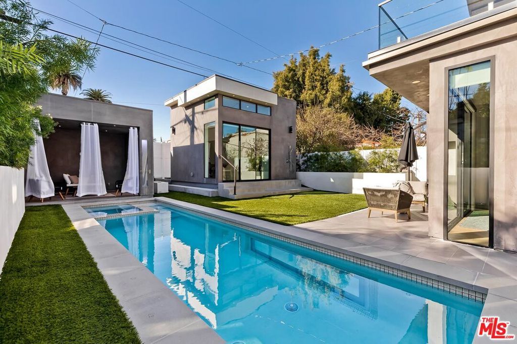 Photo of 489 S Willaman Drive, Los Angeles, CA 90048 (MLS # 25593453)