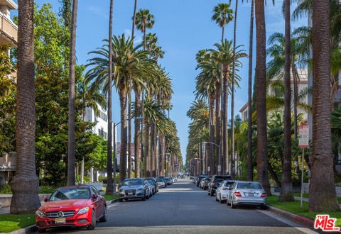 Photo of 120 S Palm Drive #203, Beverly Hills, CA 90212 (MLS # 26103727)