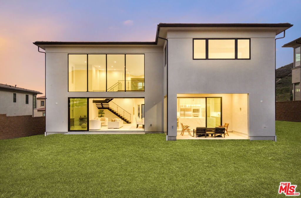 Photo of 20115 W Galway Lane, Porter Ranch, CA 91326 (MLS # 26638581)