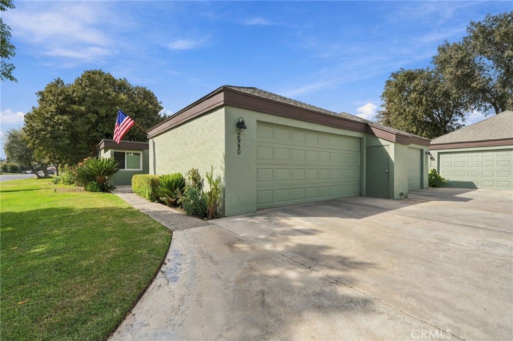 2950 W Border Links Drive
