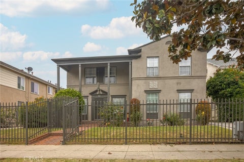 Photo of 913 S Wilton Place, Los Angeles, CA 90019 (MLS # SR26223148)