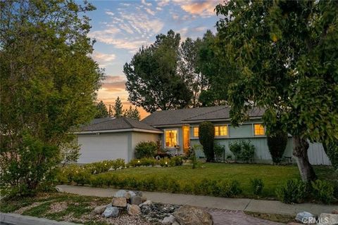 Photo of 10532 Aqueduct Avenue, Granada Hills, CA 91344 (MLS # GD26057826)