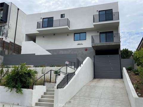 Photo of 565 N Mariposa AVE #B, Los Angeles, CA 90004 (MLS # BB26180932)