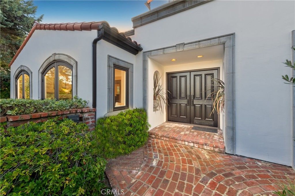 Photo of 17153 Adlon Road, Encino, CA 91436 (MLS # SR25266430)