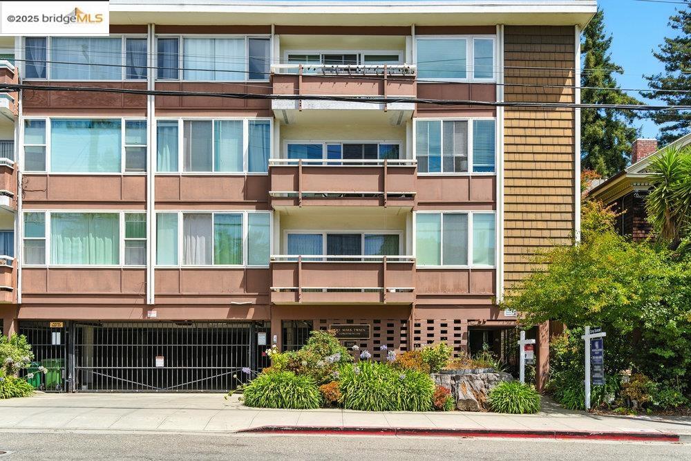 2601 College Ave 203