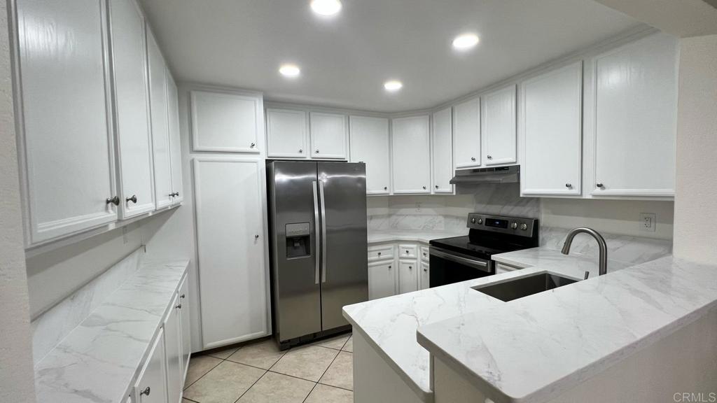 Terranova!! Just off of FWY 805 and East H Street. Great unit with JUST REMODELED! (only finishing details) kitchen and baths at Windjammer Circle, the best location in Chula Vista, Home in perfect condition, Hardwood like laminated floors. all bedrooms upstairs. Close to Terranova Park and Clear view Elementary, Well maintained complex! Hidden Gem! In the most look-after areas of Chula Vista Ready to move in!
