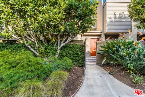Photo of 31 Village Cir, Santa Monica, CA 90405 (MLS # 26874551)