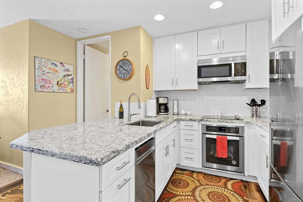 999 N Pacific St B305