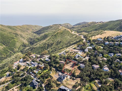 Photo of 26137 Fairside Rd RD, Malibu, CA 90265 (MLS # PW26156368)