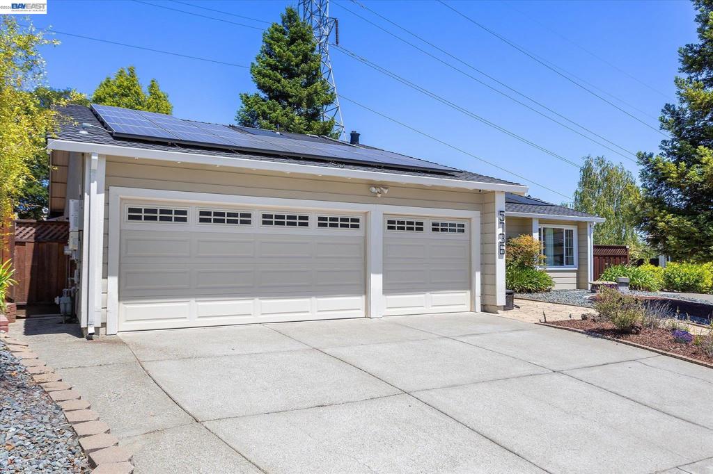 5736 Medallion Ct