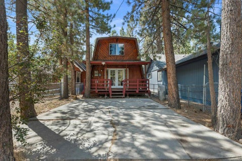 Photo of 624 Elysian Boulevard, Big Bear City, CA 92314 (MLS # NDP2608140)