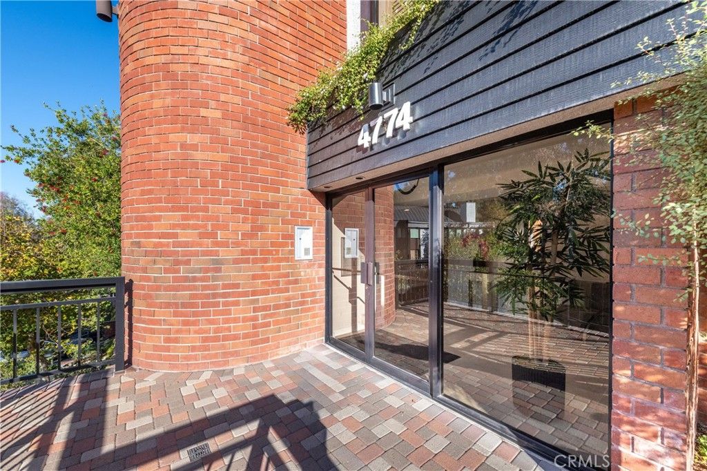 Photo of 4774 Park Encino #206, Encino, CA 91436 (MLS # SR25273075)