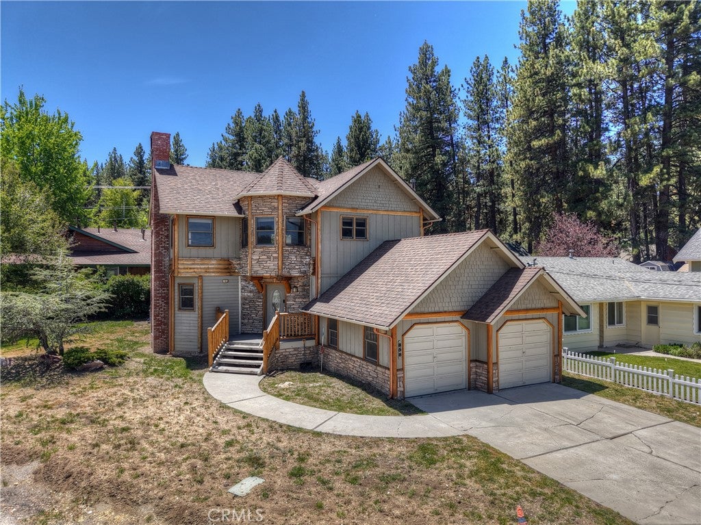 858 Club View Drive