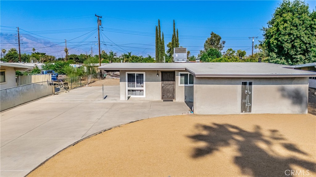 Charming 3-Bedroom Home on Spacious Lot in San Bernardino!
Welcome to this beautifully maintained single-story home featuring 3 bedrooms, 1 bathroom, and 908 sq. ft. of comfortable living space. Nestled on a generous 7,245 sq. ft. lot, this property offers both privacy and potential. The home boasts a fully fenced yard, perfect for kids, pets, or entertaining outdoors. Inside, you’ll find a well-kept interior with great natural light and a functional layout—waiting for your special touches to make it truly your own. A convenient carport provides covered parking, and there’s ample space for additional vehicles or future expansion. Located within easy access to schools, shopping, and freeways, this move-in ready home is perfect for first-time buyers or savvy investors. Don’t miss this opportunity!!!