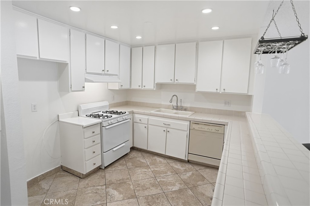 330 N Jackson 116