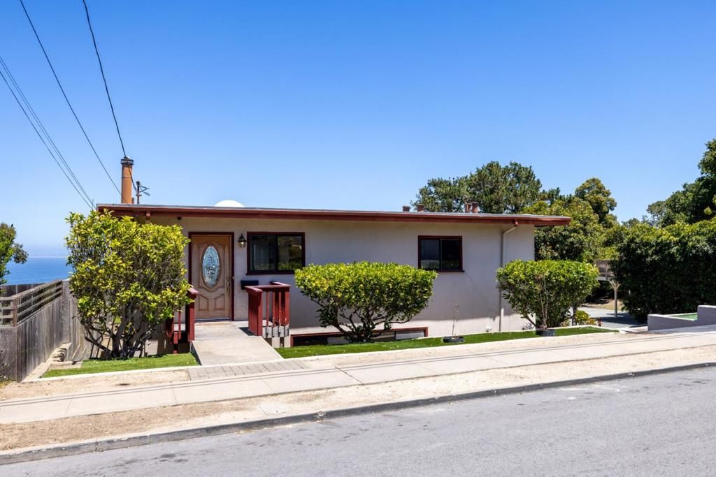 Photo of 674 Pine Street, Monterey, CA 93940 (MLS # ML82051101)
