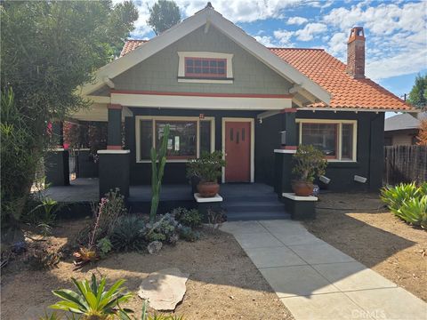 Photo of 3992 Linwood Place, Riverside, CA 92506 (MLS # IV25221363) Photo of 3992 Linwood Place, Riverside, CA 92506 (MLS # IV25221363)