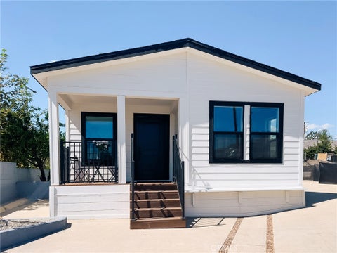 Photo of 2605 Lake AVE, Altadena, CA 91001 (MLS # CV26216905)