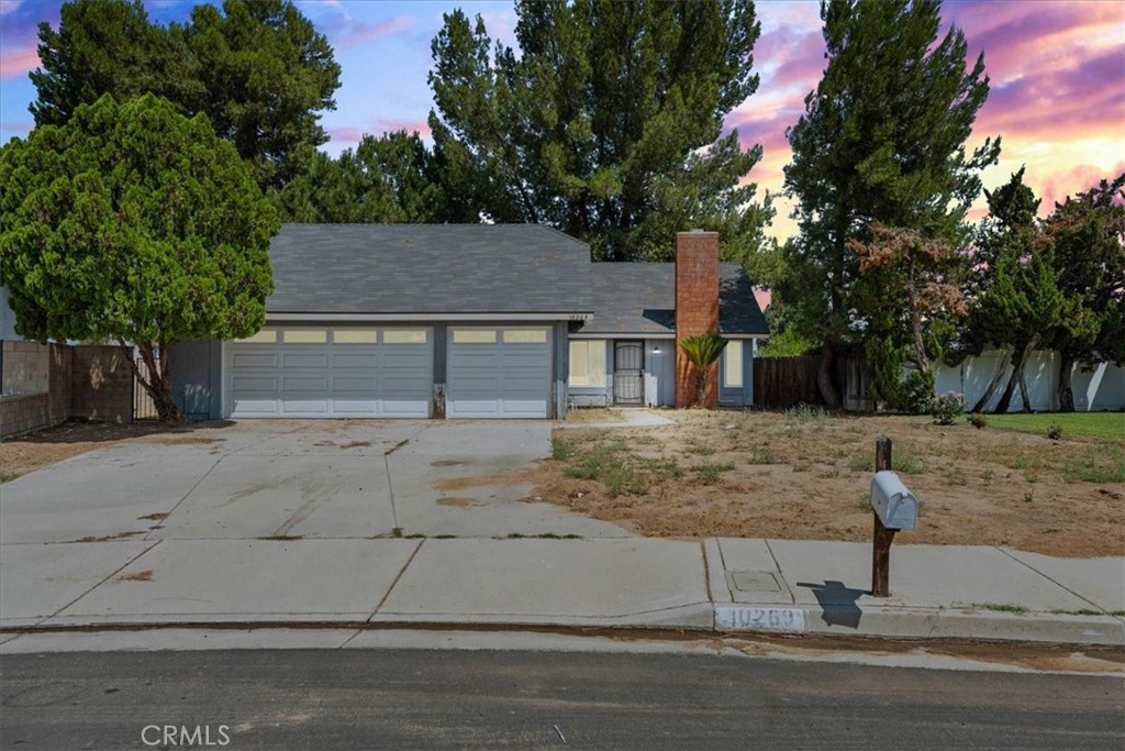 Great home for a first-time buyer or investor. This single-story home offers a living room with a fireplace, a dining area, and a kitchen with stainless steel appliances. The primary bedroom features an en suite bathroom, with two additional bedrooms and a hall bath. Other highlights include an attached two-car garage with a laundry area. Ideally located near the 91 Freeway, major employment centers, downtown Riverside, and local schools.