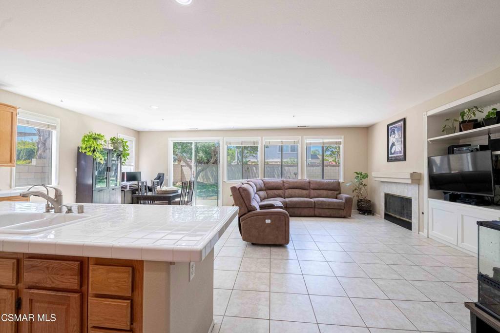 1633 Lola Way
