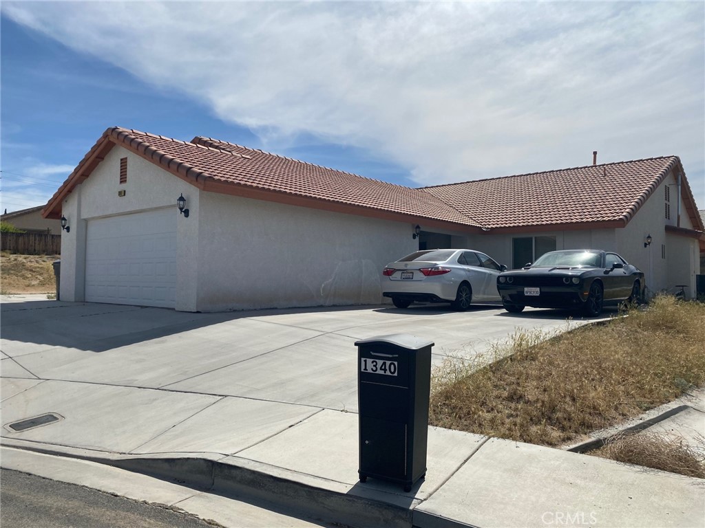 Welcome to this stunning and spacious 4 bedroom, 5 bathroom home in the charming city of Barstow, CA. Built in 2007, located in a peaceful cul-de-sac, this spacious 4-bedroom, 5-bathroom home blends comfort, style, and efficiency. Every bedroom includes its own private en-suite bathroom and thermostat offering ultimate privacy and convenience for family or guests.
The heart of the home is a gourmet kitchen featuring granite countertops, a large center island perfect for entertaining, and all appliances included. The open-concept layout flows into the main living area, highlighted by soaring high ceilings, elegant tile flooring, and ceiling fans in every room to keep you cool and comfortable year-round.
Additional features include a generous linen closet, central air conditioning, a two-car garage, and solar to help keep electric bills down.
Don't miss this opportunity to own a move-in ready home that checks every box—schedule your private showing today!