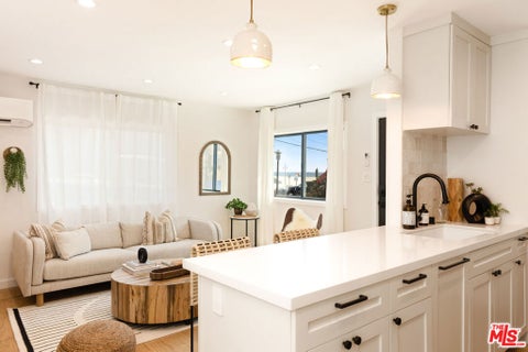 Photo of 17 Sunset Avenue #1, Venice, CA 90291 (MLS # 26859407)