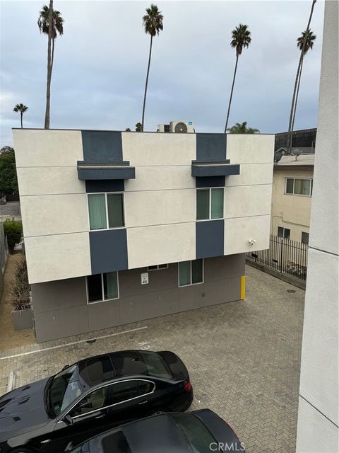 Photo of 621 1/2 N Normandie Avenue, Los Angeles, CA 90004 (MLS # SR25270759)