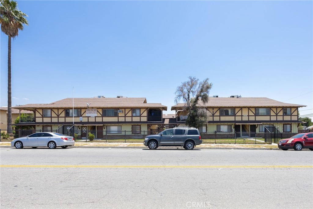 2761 N Golden