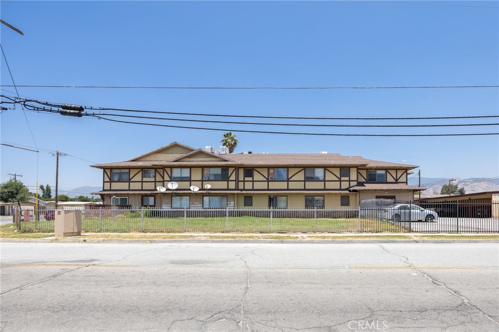 2761 N Golden